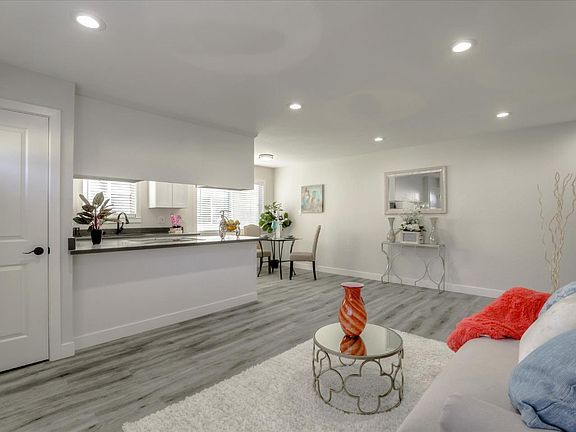 4th image of 5528 Spinnaker Dr