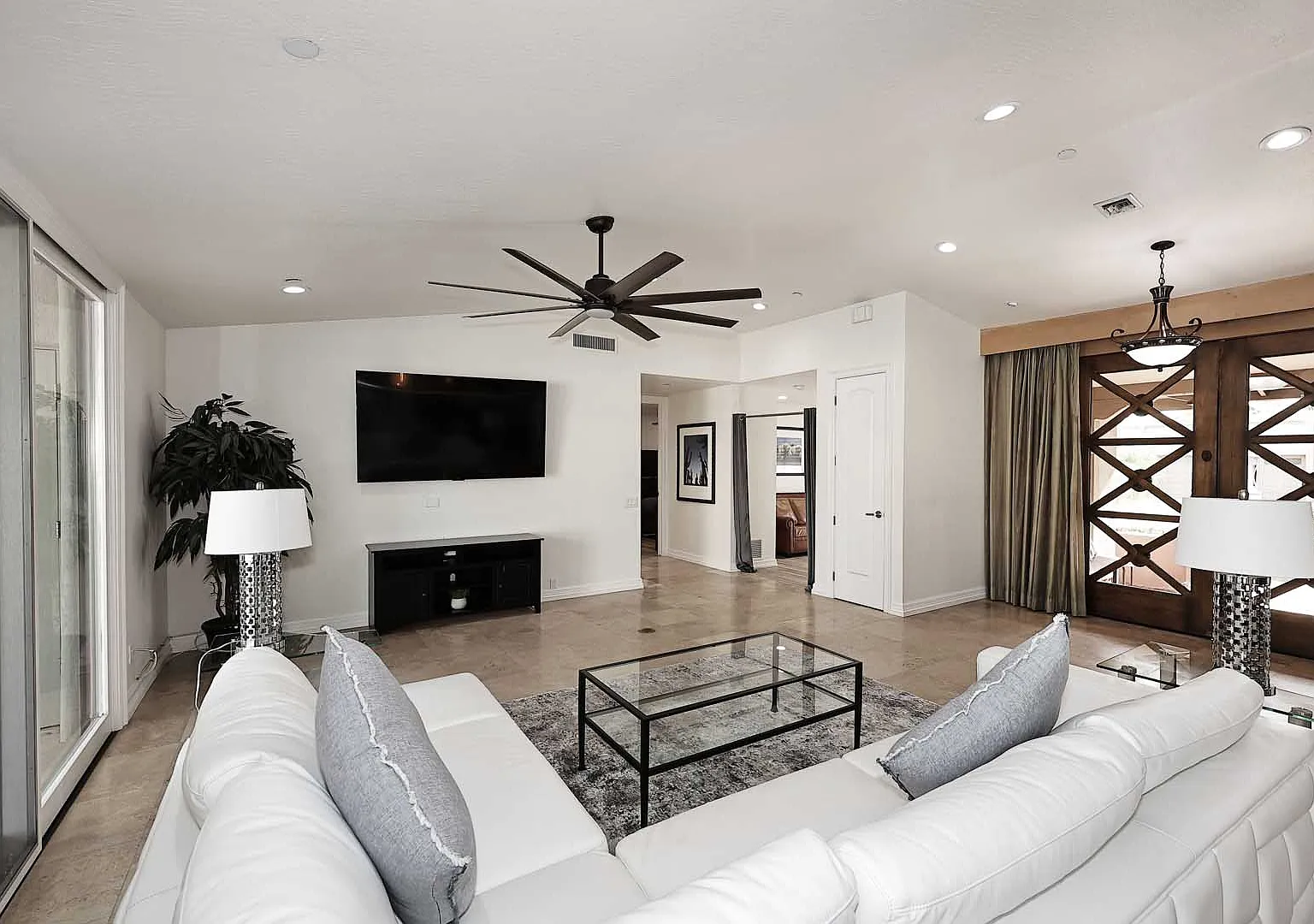 5 bed, 3.5 bath, 3800 sqft, $12,900 — Photo 3