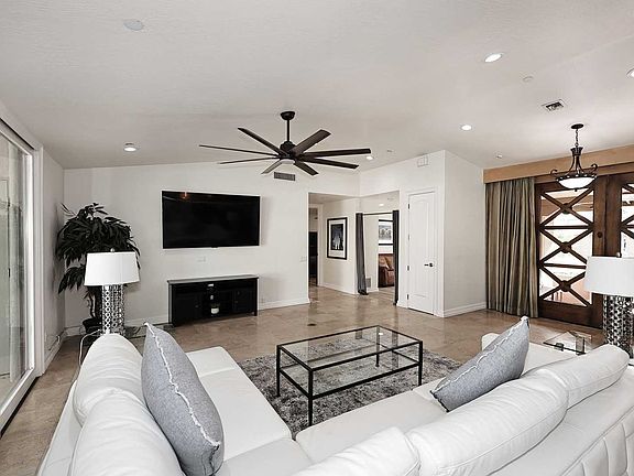 3rd image of 8176 E Del Barquero Dr