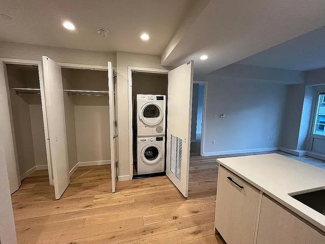 555 Waverly Avenue — Photo 4