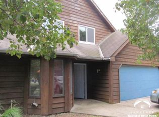 216 Summertree Ln, Lawrence, KS 66049