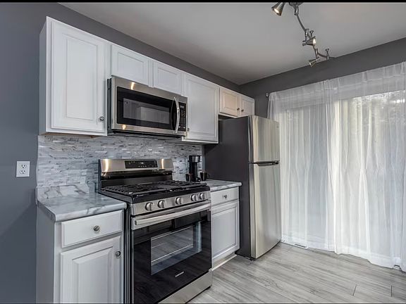 2nd image of 823 Heather Ln