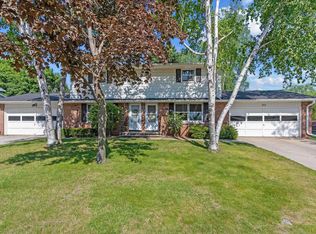 414 Pine Ter, Green Bay, WI 54303