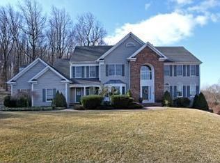 100 Jodi Ln, Gillette, NJ 07933