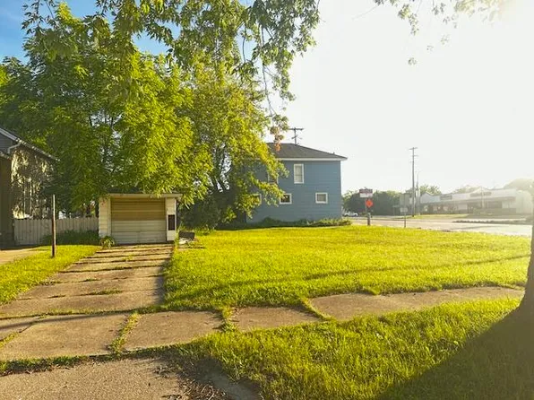 212 Cypress St, Manistee, MI 49660