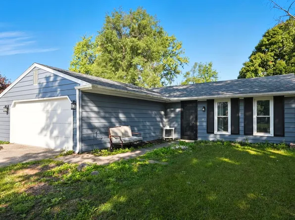 8303 Newfield Dr, Fort Wayne, IN 46815