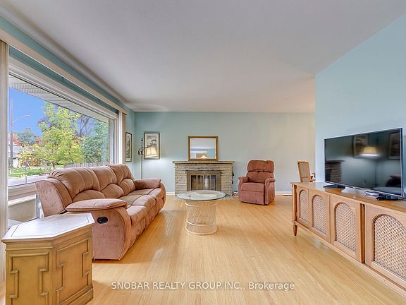 4th image of 48 Sedgebrook Cres