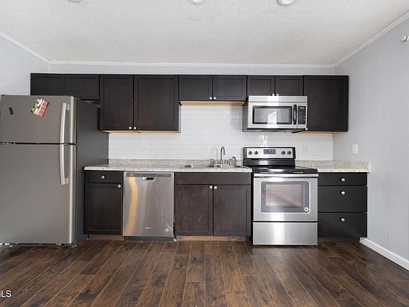 5th image of 804 Lamont St #1