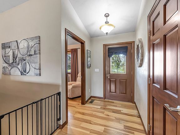 4th image of 3619 Crocus Dr