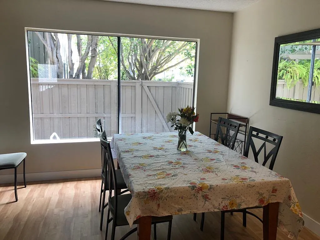 3 bed, 2.5 bath, 1500 sqft, $5,945 — Photo 2