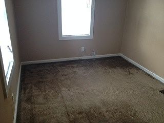 Bedroom w/Ceiling Fan & Blinds