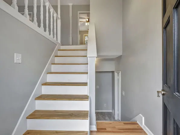 1006 Roseview Dr, Columbia, TN 38401