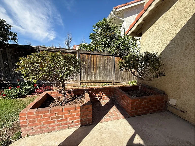 1756 Parkview — Photo 7