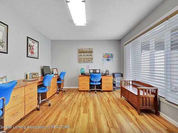 4th image of 2337 Park Ln