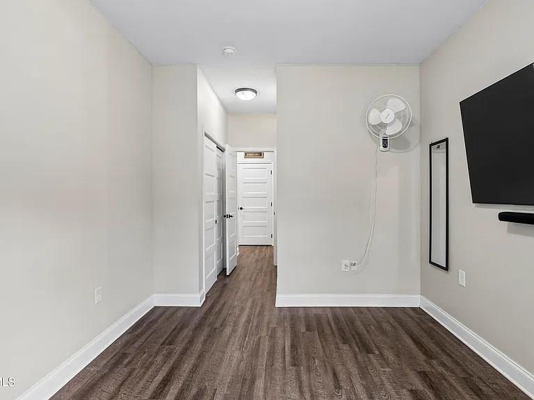 515 Villa Ln — Photo 22