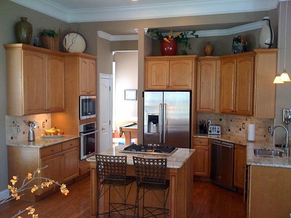 Gourmet kitchen updated in 2008/2009