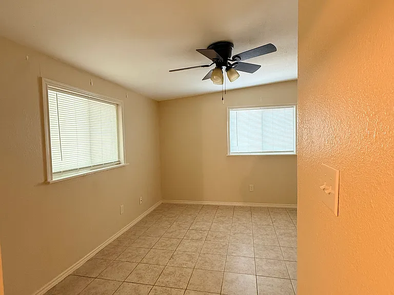 45 Central Park Dr — Photo 5