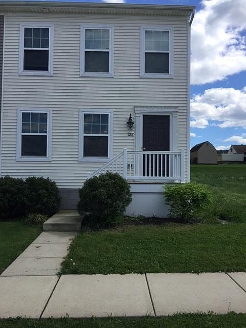 2nd image of 128 Honeysuckle Dr