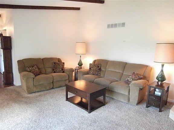 5th image of 417 Maplewood Cir