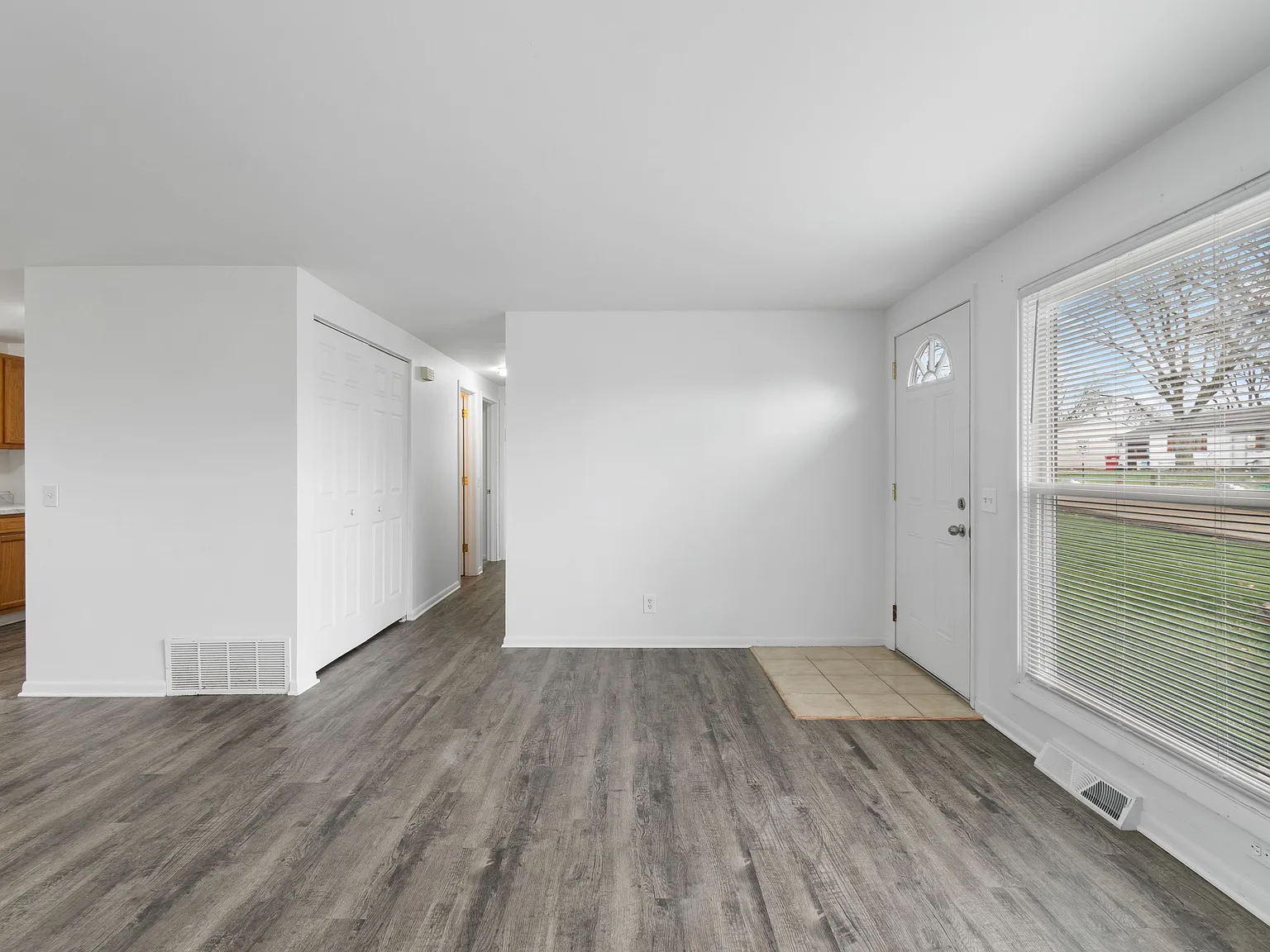 3 bed, 1.5 bath, 1500 sqft, $1,500 — Photo 3