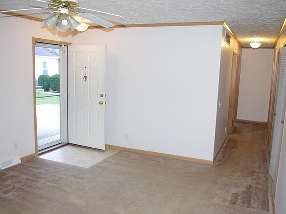3rd image of 1703 Willow Ct