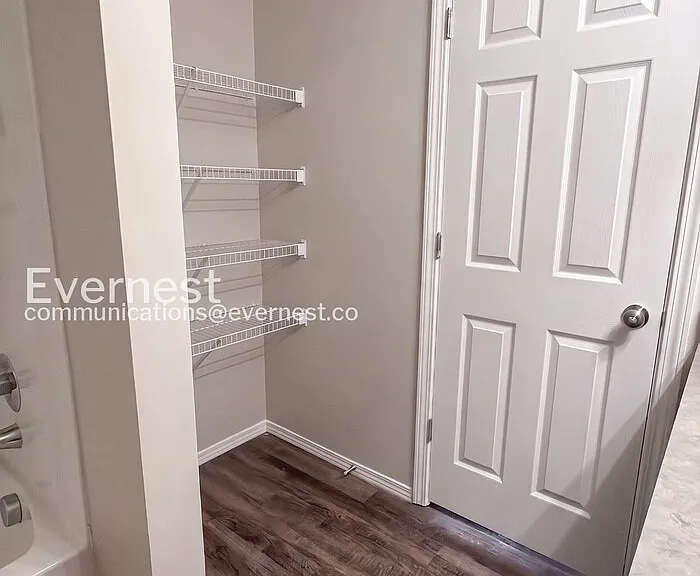 319 Maggie Way — Photo 9