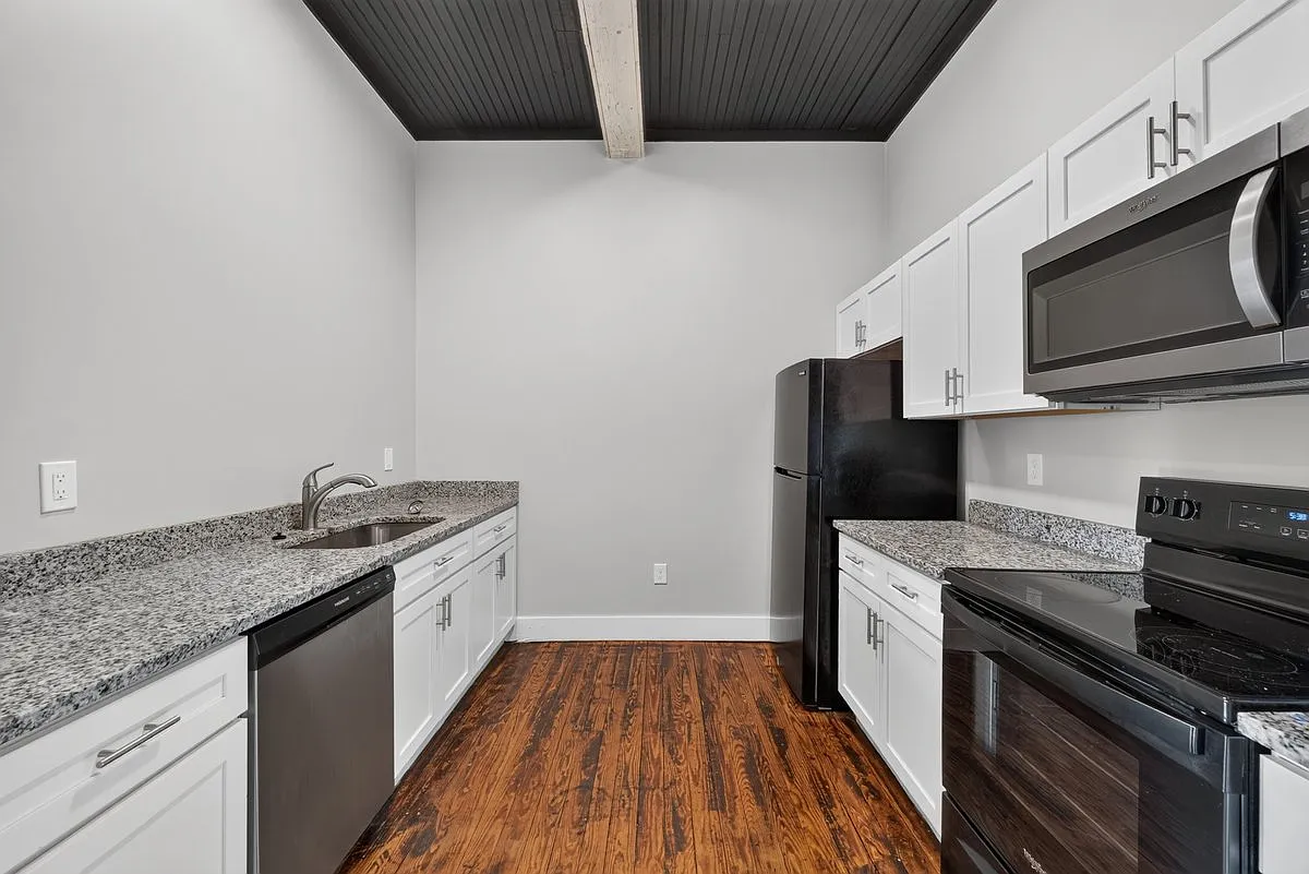 2 bed, $1,200 — Photo 2