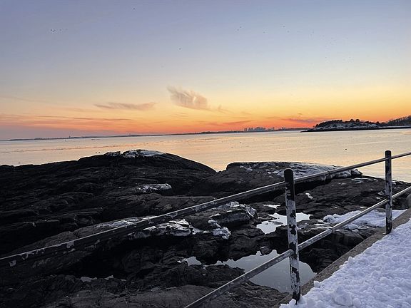 3rd image of 162 Willow Rd APT 11