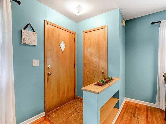 3rd image of 5831 Halifax Ave N