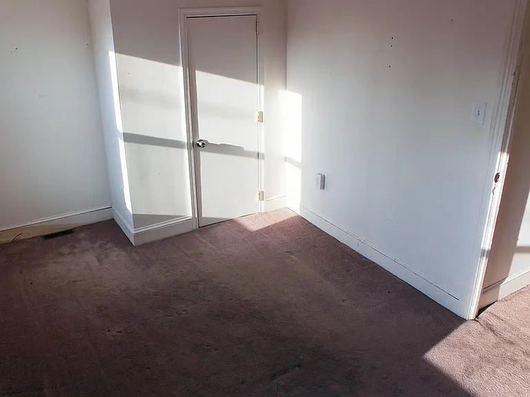 223 N New St — Photo 9