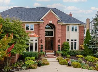 1916 Connolly Dr, Troy, MI 48098