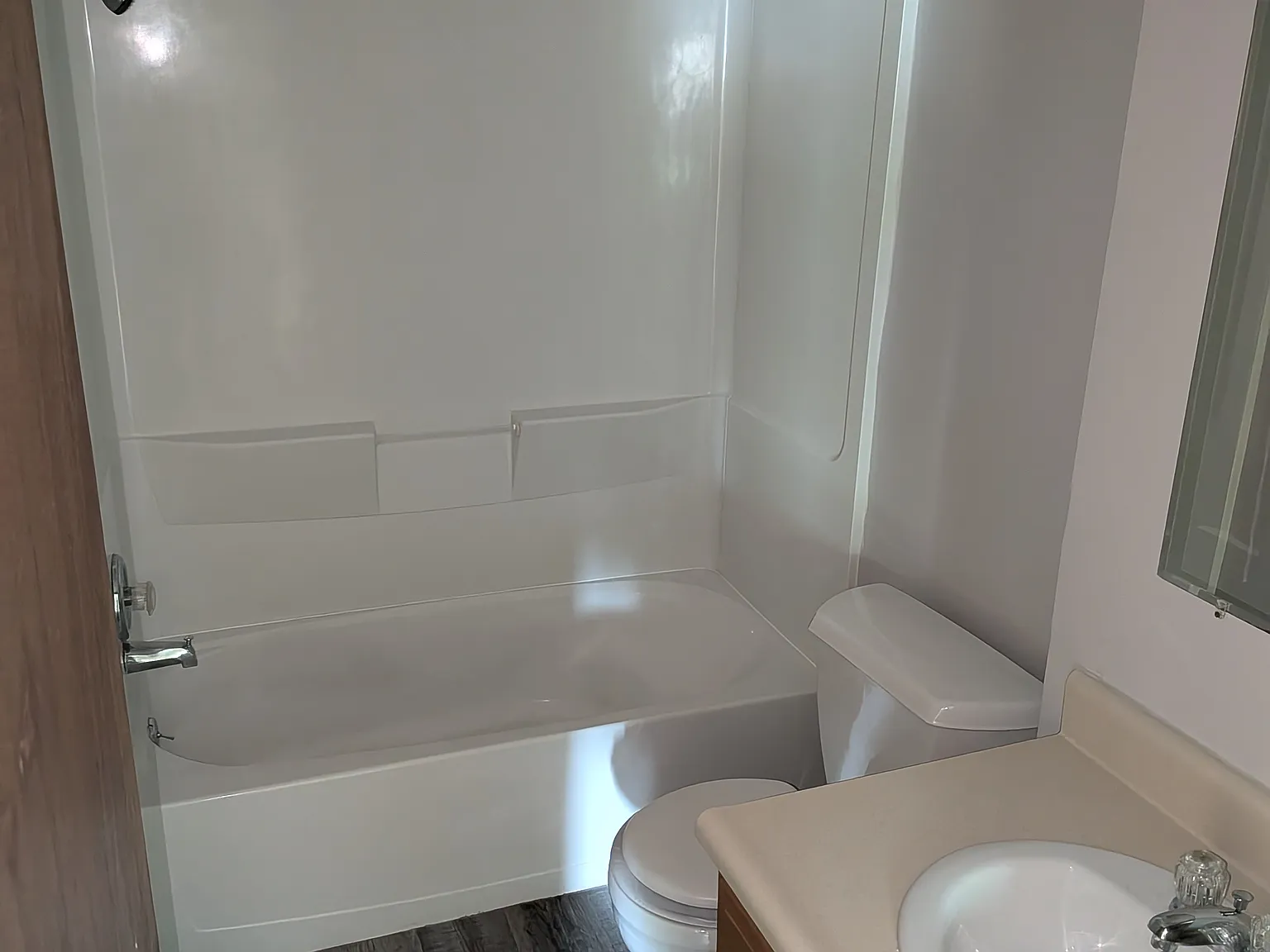 2 bed, $1,000 — Photo 3