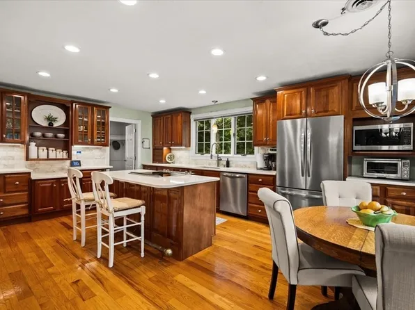 11 Mill Pond Rd, West Bridgewater, MA 02379
