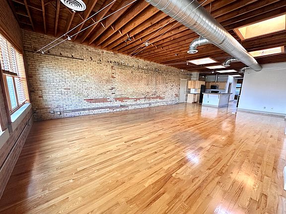 3rd image of 305 1/2 E Cesar E Chavez Ave #A