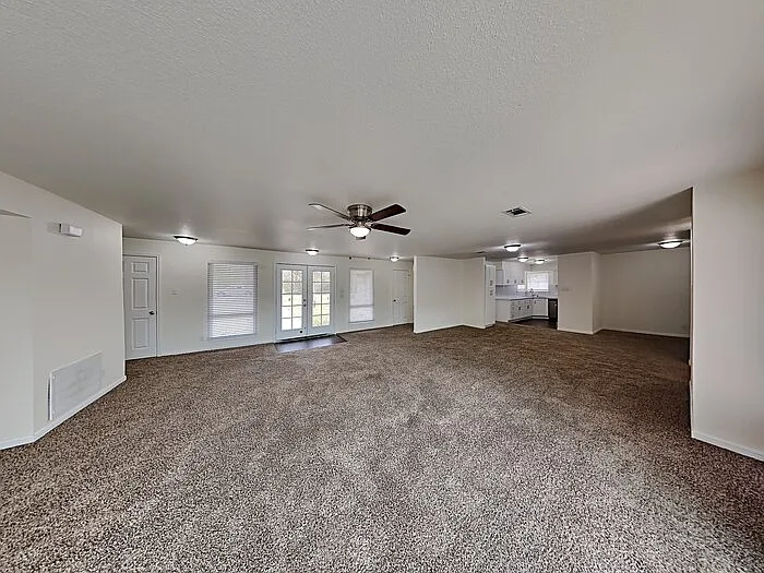 2405 Avenue G — Photo 4
