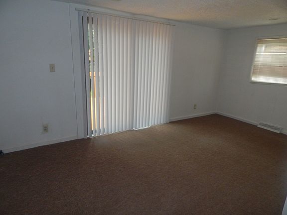 4th image of 55 Kenilworth Ave