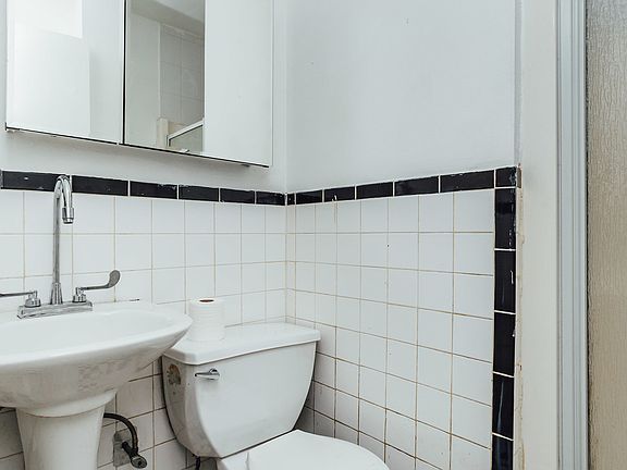3rd image of 307 Scholes St #111