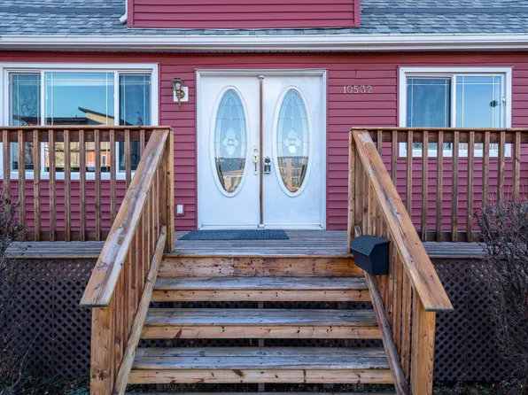 10532 157th St NW, Edmonton, AB T5P 2V8