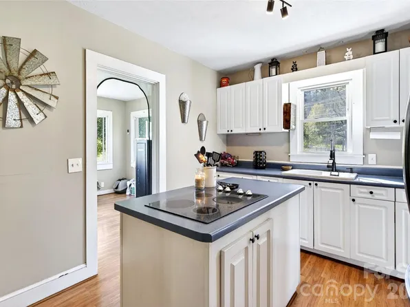 1511 White Oak Rd, Bakersville, NC 28705