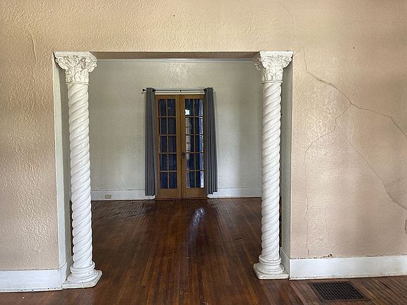 5th image of 4633 Lafaye St