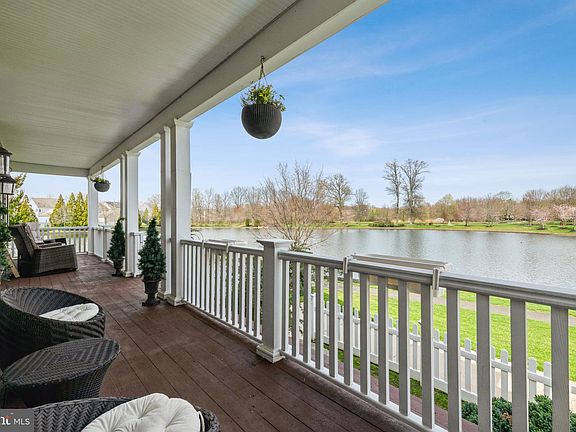 4th image of 1145 Lake Dr E