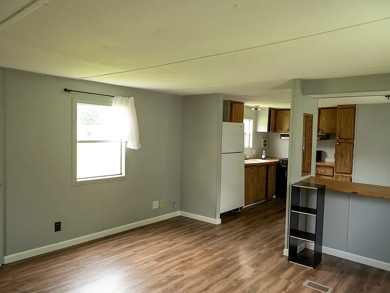 716 West St — Photo 2