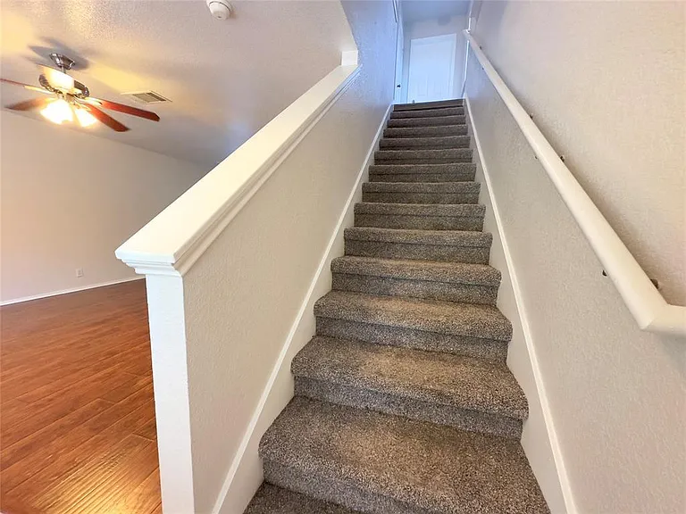 513 Rolling Oak Dr — Photo 3