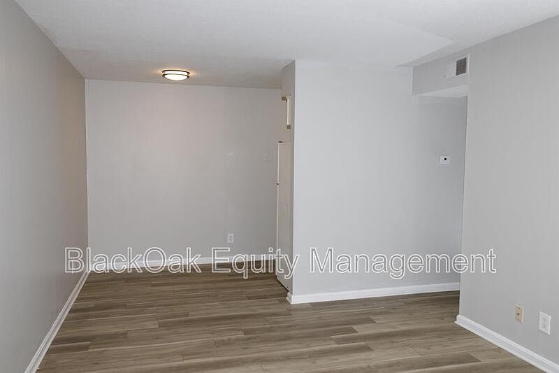 Yorktown Apartments 7602 Garrison Rd Louisville KY Zillow