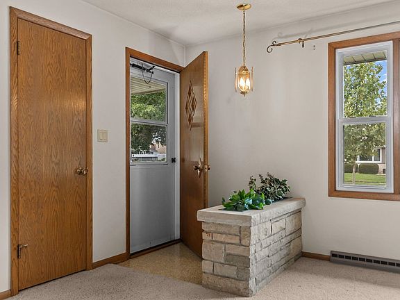 4th image of 1229 E Pershing St