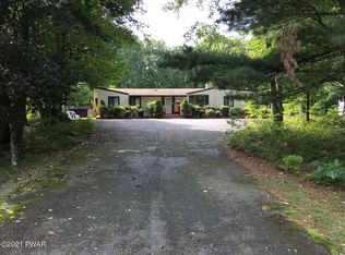 131 Overlook Ln, Lords Valley, PA 18428