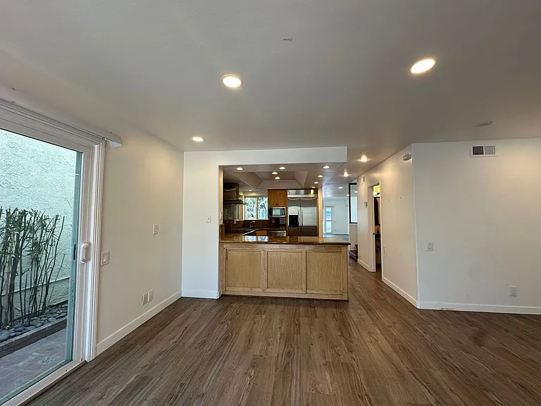 220 21st St — Photo 18