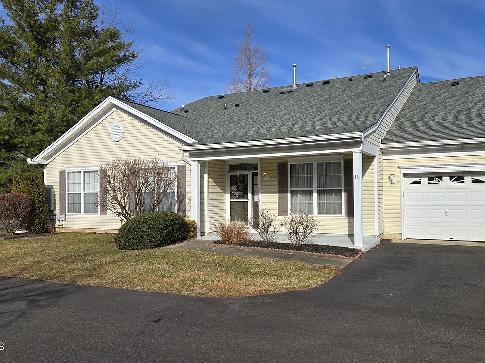 1st image of 16 Golden Willows Ave