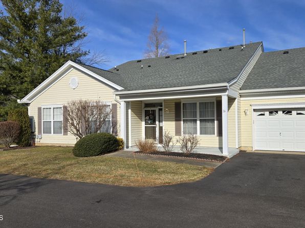 16 Golden Willows Ave