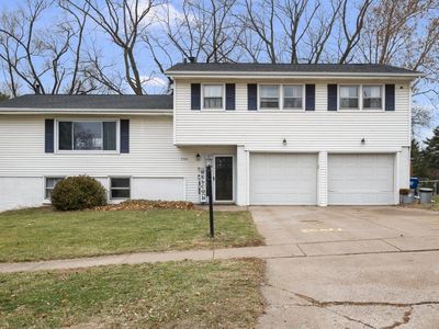 2704 29th St, Bettendorf, IA, 52722